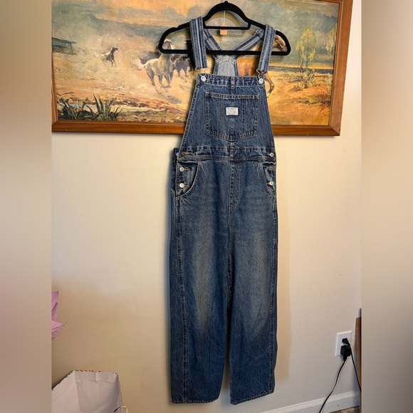 “vintage” levi’s overalls - size small with patch on the front.